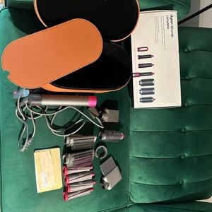 BRAND NEW- Dyson Air wrap Complete + Extra Attachment